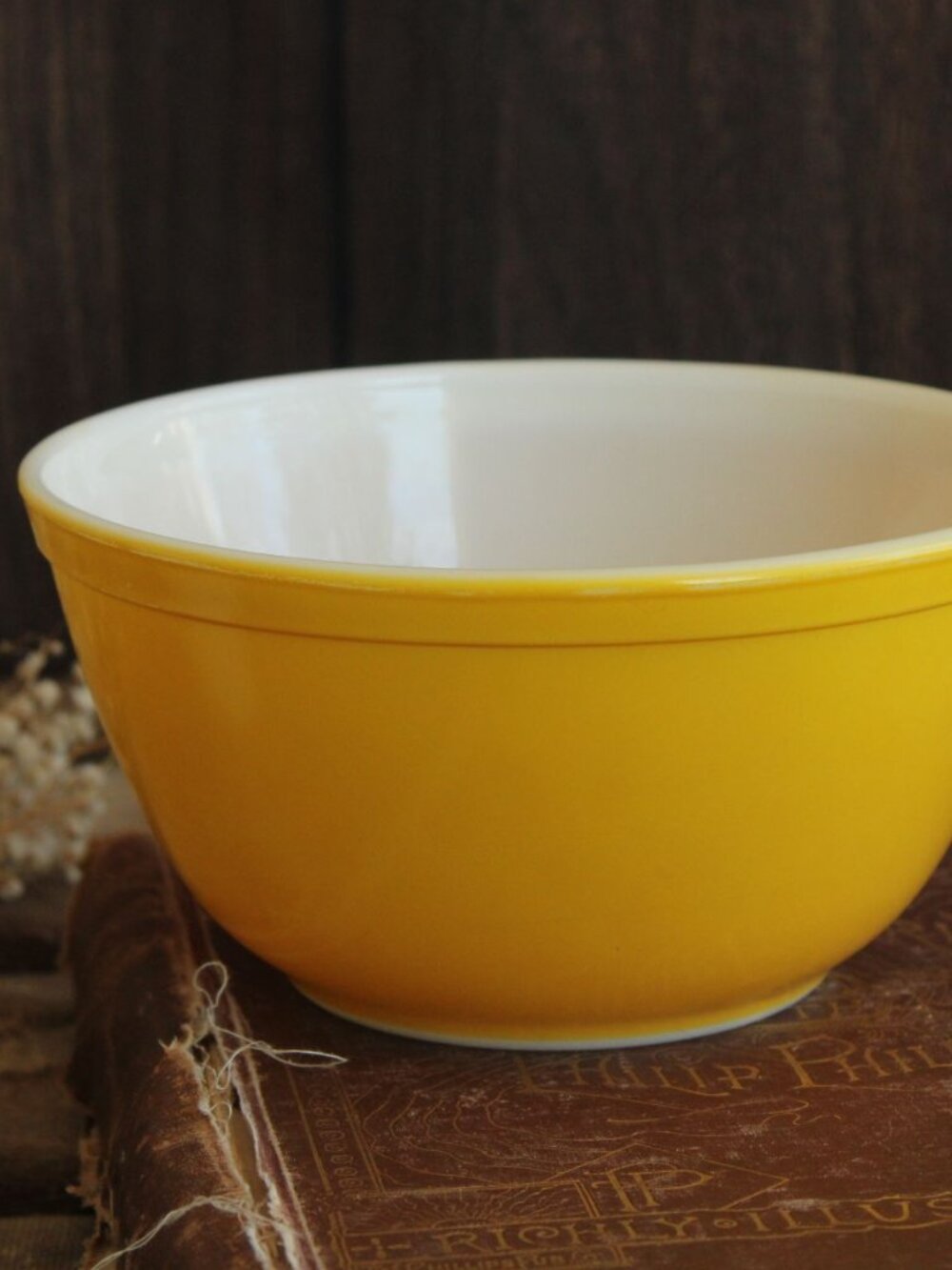 Vintage 1960s 1970s Pyrex #402 Yellow Daisy Mixing Bowl, 1.5 Quart, Retro Kitche